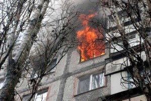 В Астрахани из горящего дома спасли 27 человек