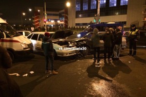 В Астрахани столкнулись две «Лады»: очевидцы уверяют, что девушке за рулём стало плохо