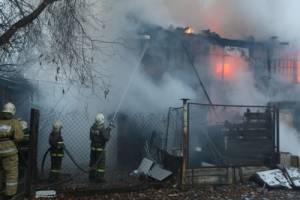 В Астрахани на пожаре в девятиэтажке погибла женщина