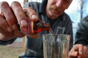 Житель Астраханской области два дня пил с другом, пока его искали как без вести пропавшего