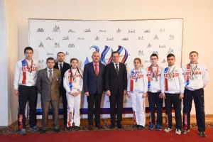 Александр Жилкин встретился с астраханцами – победителями Чемпионата Мира и Европы по гиревому спорту