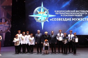Астраханские школьники получили награду из рук главы МЧС России за спасение тонущих детей