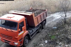 Водитель КамАЗа с астраханскими номерами незаконно сбрасывал мусор в Волгоградской области