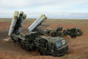 В Астраханской области испытали новые зенитные ракетные системы С-400 «Триумф»