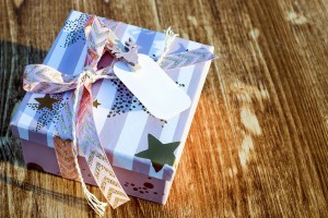 Астраханским чиновникам напомнили о запрете получать подарки