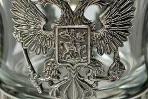 Госдума разрешила использовать российский герб на сувенирах и одежде