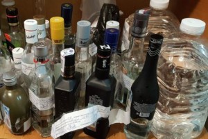 Житель Кабардино-Балкарии переправил в Астрахань почти 650 бутылок суррогатного алкоголя