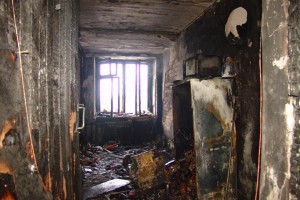 В Астраханской области произошли пожары в квартире, доме и двух заброшенных зданиях