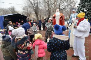 В центре Астрахани заработала рождественская ярмарка