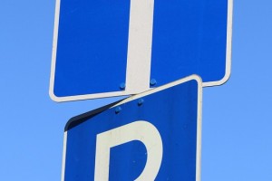 Губернатор поручил вплотную заняться организацией паркингов в Астрахани