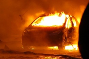 Ночью в Астрахани неизвестные сожгли машины