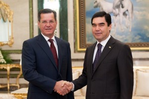Президент Туркменистана поздравил астраханцев с Новым годом