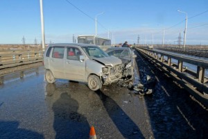 На магистрали в Астрахани произошла двойная авария