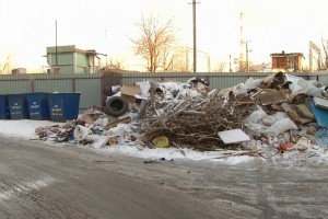 В Астрахани жители микрорайона 3-й Юго-Восток уже 4 месяца ведут мусорные войны