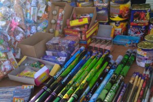 В Астрахани у продавца изъяли более тысячи упаковок петард и фейерверков