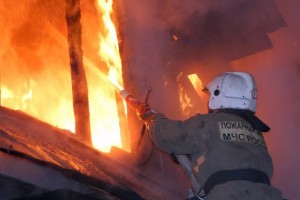 В Астрахани при пожаре в жилом доме пострадал мужчина