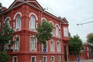 Астраханцев приглашают посетить картинную галерею и её филиалы