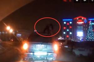 Астраханец прокатился на крыше джипа в Новый год: история закончилась печально