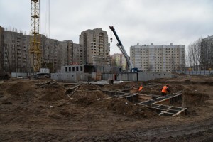 В Астрахани продолжается строительство детского сада в микрорайоне Бабаевского