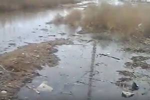 В Астрахани из-за аварии на водороводе затопило целую улицу