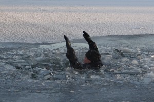 В Астраханской области провалился под лёд и утонул мужчина