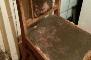 В Астрахани проклятый старый стул не даёт покоя семье по ночам