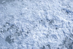 Астраханцам напоминают правила поведения на тонком льду