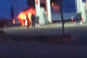 Объятая огнем фура у заправки в Астрахани попала на видео
