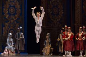 Китайцы раскупили билеты на астраханский балет