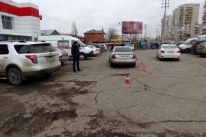 В Астрахани водитель за рулём Audi сбил сотрудницу больницы