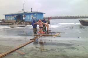 Крещенские купания в Черноярском районе  прошли без происшествий.
