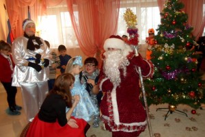 В Астрахани продолжается акция "Подари детям праздник"