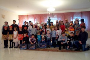 В Астраханской области Полицейский Дед Мороз подарил праздник воспитанникам центра «Радуга»