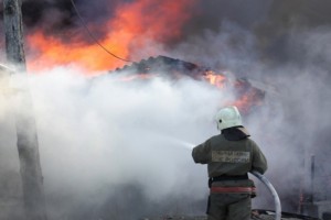 В Астраханской области при пожарах в двух жилых домах и квартире спасены 20 человек