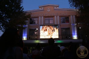 В сквере Астраханской филармонии покажут симфонический концерт для детей