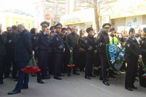 В Астрахани посмертно наградили двух полицейских