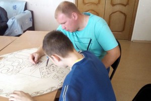 В Черноярском районе для воспитанников детского дома открылся кружок «Выжигание по дереву»