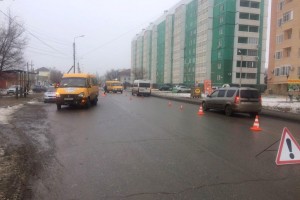 В Астрахани на ул Дзержинского водитель маршрутного такси сбил ребёнка