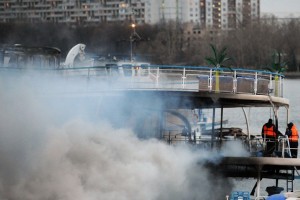 Астраханские пожарные ликвидировали огонь на теплоходе