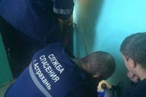 В Астрахани врачи &#171;скорой&#187; попали к пациентке после вмешательства спасателей