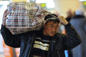 Чтобы попасть в Астрахань, мигрант из Средней Азии придумал себе новую личность