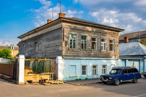 В Астраханской области семья не смогла продать дом из-за долгов родственника