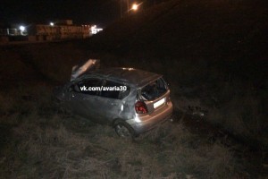 В Астрахани пьяный водитель иномарки, упавшей с моста, не пострадал
