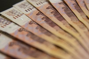 В Волгоградской области старший кассир вынесла из банка почти 13 млн рублей