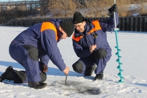 Мониторинг ледовой обстановки на р.Царев сотрудниками ГИМС и Росрыболовства