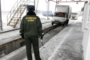 Астраханские пограничники задержали двух граждан Казахстана, перевозивших мёд и водку