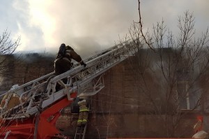 В Астрахани ночью при пожаре погибли 4 человека, в том числе дети