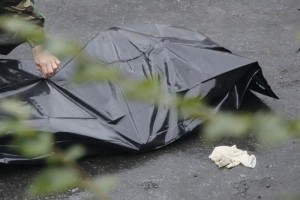 В Астрахани в мкр-не Бабаевского на улице обнаружили труп девушки