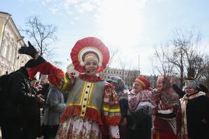 В центре Астрахани начались масленичные гуляния
