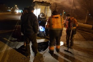 Астраханцам сообщают об особенностях ремонта дорог зимой